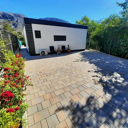 בית נופש Ema *